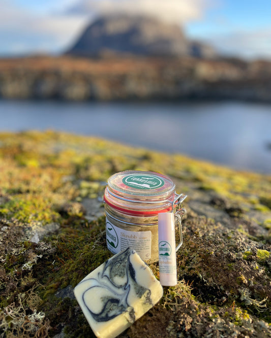 Gavesett med såpe, stor skrubb og lipbalm