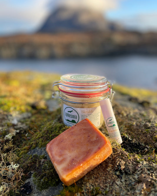 Gavesett med såpe, liten skrubb og lipbalm